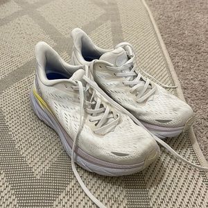 HOKA CLIFTON 8